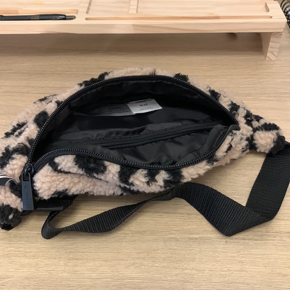 Leopard Reebok Fanny Pack - Picture 5 of 6